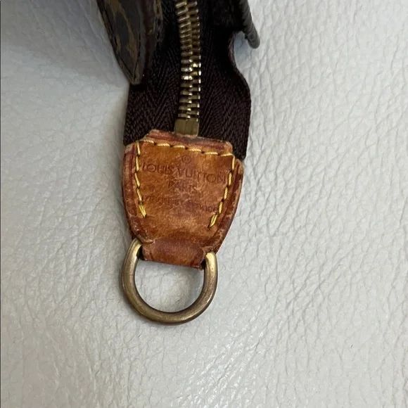 Louis Vuitton Canvas Pouch in Classic Monogram - Picture 7 of 10